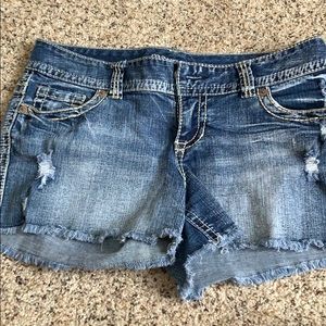 EUC Maurices distressed cut offs